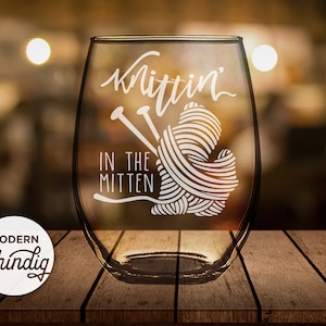 Knittin&#39; in the Mitten Sandblasted Glass: Stemless Wine, Pint, Whiskey