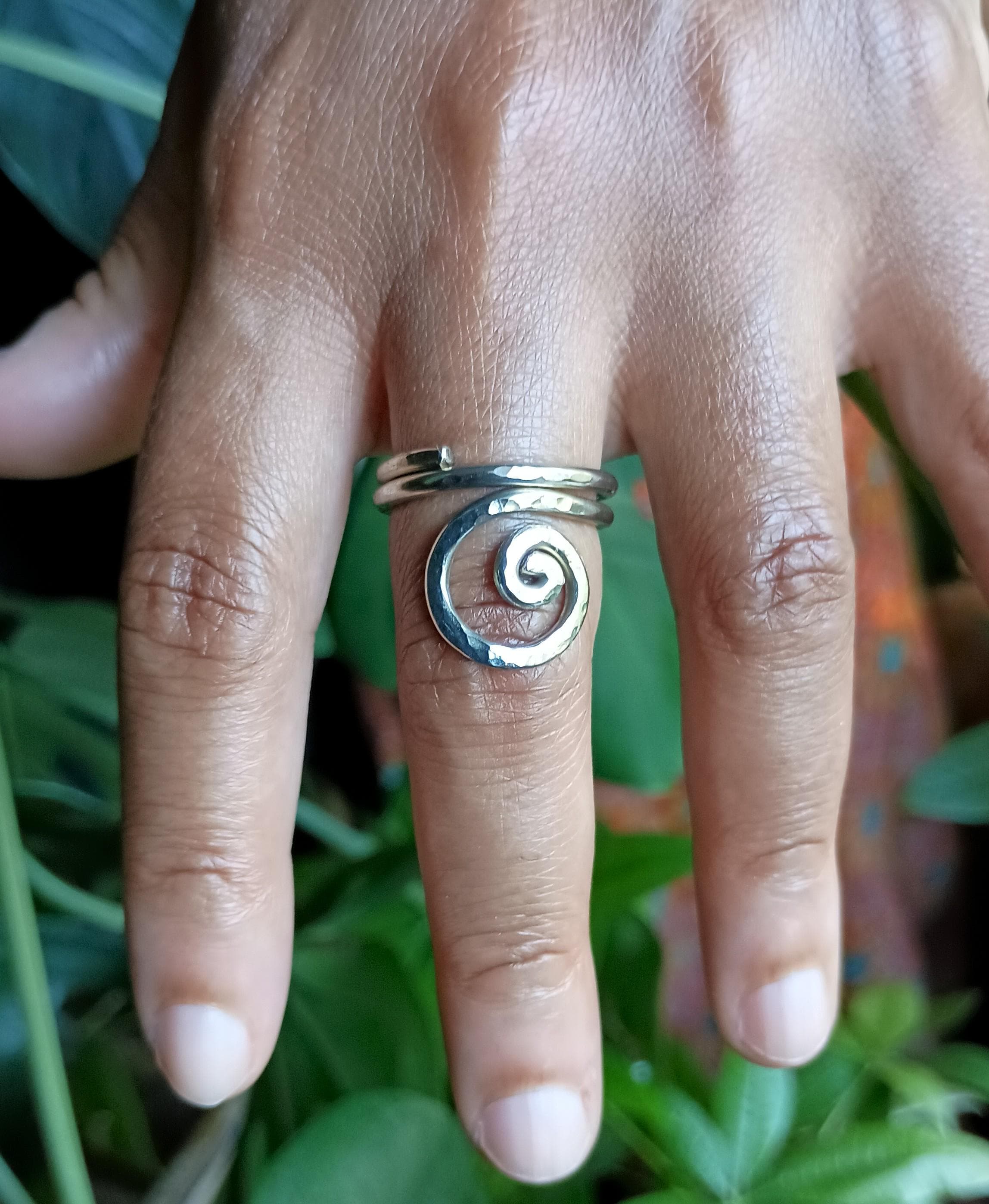 Großer Spiral Daumen Ring, gehämmerter Silber Ring, Handgemachter
