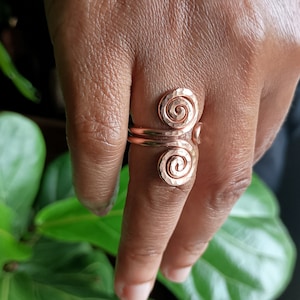 Adjustable Woman&#39;s Copper Ring Hand Hammered Everyday Copper Minimalist Textured Copper Ring for Large Knuckles Due To Arthritis Pain