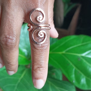 Adjustable Woman&#39;s Hammered Copper Ring Everyday Copper Minimalist Textured Spiral Copper Ring for Large Knuckles Due To Arthritis Pain