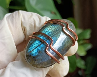 Rainbow Labradorite Wire Wrapped Copper Ring, Hand Hammered, Statement Ring, Green Ring,Show Ring, Oval Ring, White Ring, Transformation