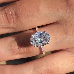 Anello con diamante ovale da 4 carati creato in laboratorio / Anello di fidanzamento sottile con diamante ovale da 4 CT / Anello delicato / Anello ovale allungato in oro giallo 14k con diamante /