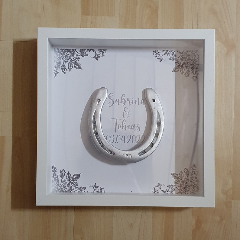 Glücksbringer Hufeisen im Rahmen Personalisierter Bilderrahmen Geschenkidee zu Hochzeit Geburt Taufe Einweihungsgeschenk Bild 6