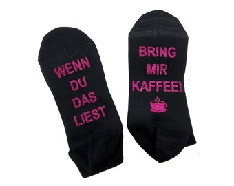 Bedruckte Damen Socken mit Spruch Wenn Du das liest bring mir Kaffee Sneaker Socken Füßlinge schwarz pink Glitzer