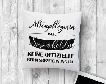 Kissen mit Spruch Altenpflegerin weil Superheldin keine offizielle Berufsbezeichnung ist Kissen mit Print 40x40 cm weiß schwarz