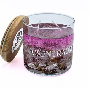 Candle in glass with rose petals and wooden lid Gel candle with color gradient and rose buds