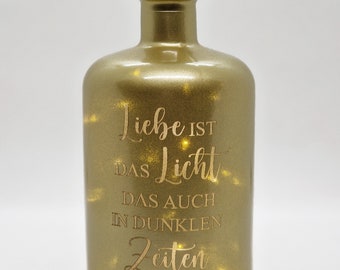 Flasche gold mit Gravur Liebe ist das Licht in dunklen Zeiten Leuchtlasche mit Lichterkette Flaschenlicht Dekoflasche mit Beleuchtung