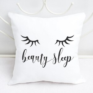 Kissen mit Spruch Schönheitsschlaf  mit Print Wimpern Augen 40x40 cm weiß schwarz
