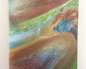 Puede incluir: Pintura abstracta con colores giratorios de azul, verde, marrón y blanco. Los colores se mezclan para crear un diseño único e interesante.