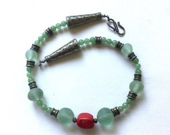 Vintage - Necklace - HILL Tribe Style - Soft GREEN - RED Central Stone - Silver-Tone Cones - Bali "S" Hook Clasp -