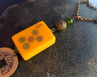 Collana con moneta Mahjong JADE - n. 5 Wheel Tile - Collana con moneta cinese - Pin Zu Tile - Regalo yoga - Regalo per giocatori di Mahjong - Collana boho asiatica
