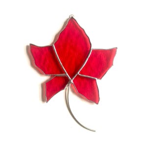 Foglia d&#39;acero CANADESE - Simbolo del Canada - Acchiappasole in vetro colorato - Acchiappasole a foglia rossa - Ornamento per finestra - Vetro colorato fatto a mano - ML