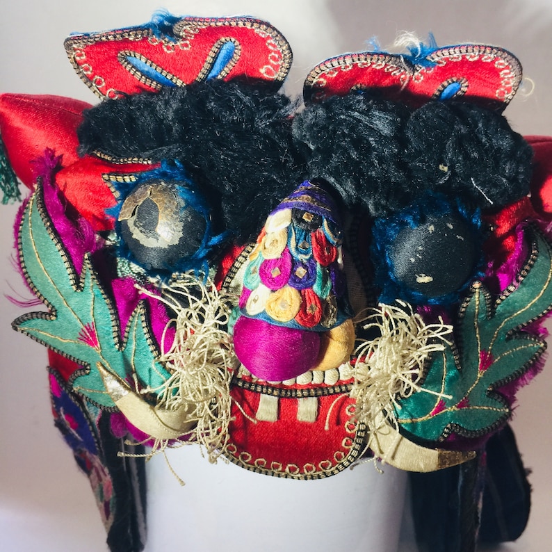 Lunar New Year Chinese Textile Art Early Republican Late Qing Antique Embroidered Silk New Baby Gift Child/'s TIGER Wind Hat