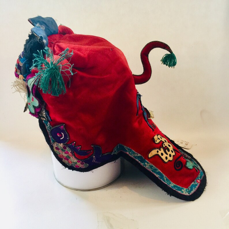 Lunar New Year Chinese Textile Art Early Republican Late Qing Antique Embroidered Silk New Baby Gift Child/'s TIGER Wind Hat