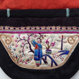 Vintage Chinese - Coin Purse - Traditional Embroidered Scene - Chinese New Years Gift - Chinese Embroidery - Old China Collectible
