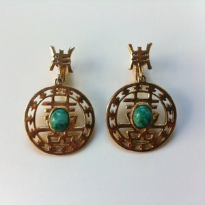 Vintage - DOUBLE HAPPINESS - 1950s - Tono Dorado - Pendientes de estilo chino - Clip On - Green Stone - Pendientes de longevidad - Moda china