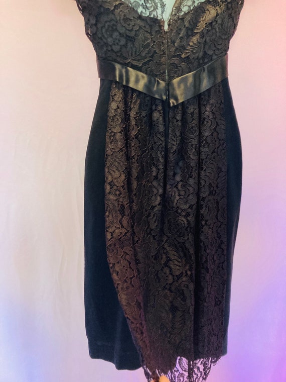 Vintage 50s Black Lace Cocktail Evening dress siz… - image 4