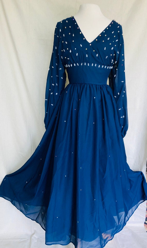 Vintage Navy blue Evening gown adorned with gems.… - image 3