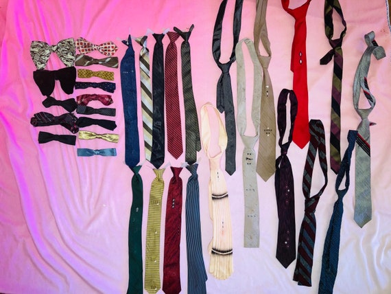 Vintage 60s bow tie & skinny neck tie lot assorte… - image 1