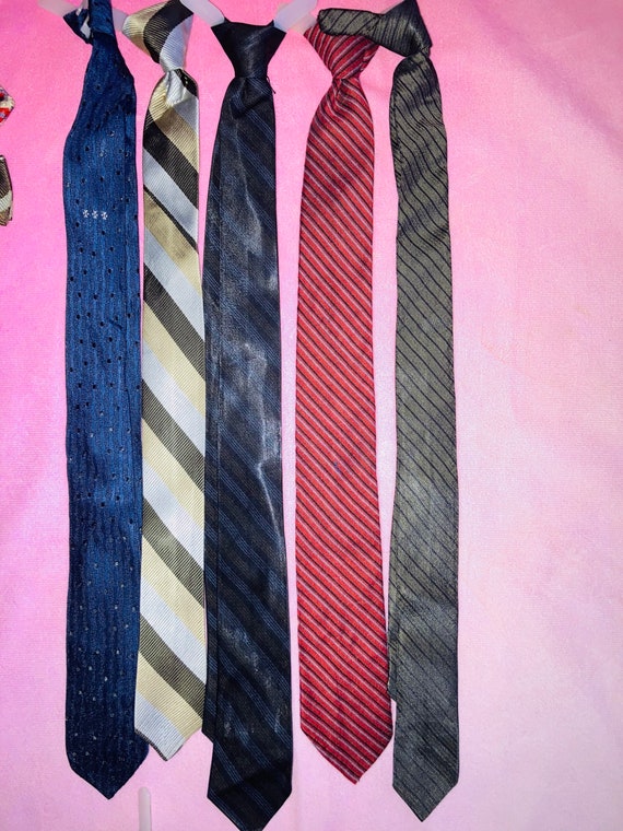 Vintage 60s bow tie & skinny neck tie lot assorte… - image 4