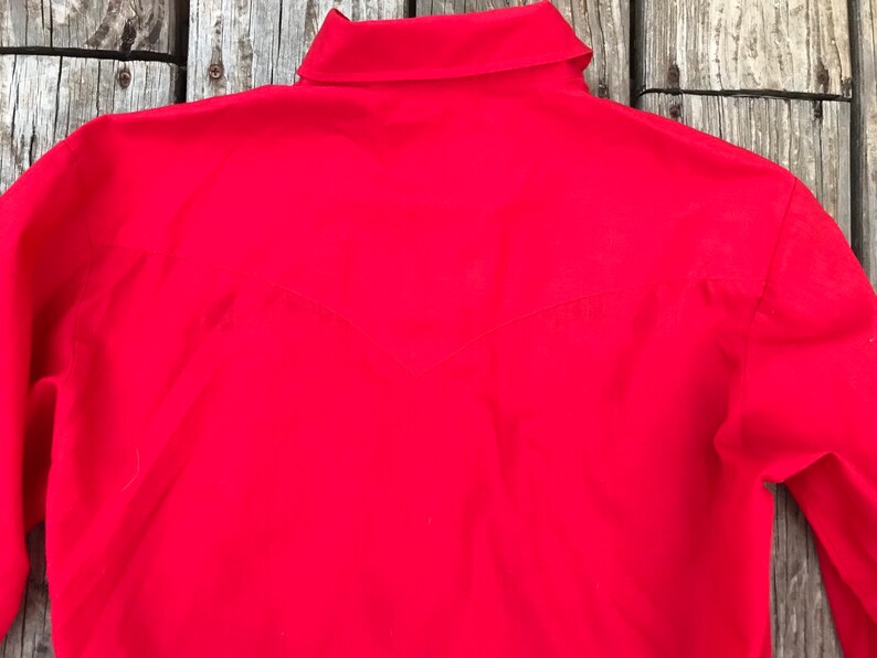 Vintage Red Western pearl snap button up with floral embroidery on shoulders Size M