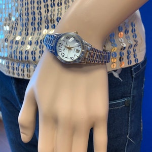 Precision by Gruen Women’s Watch Date Time Quartz Model GP431L Bubble Crystal Vintage
