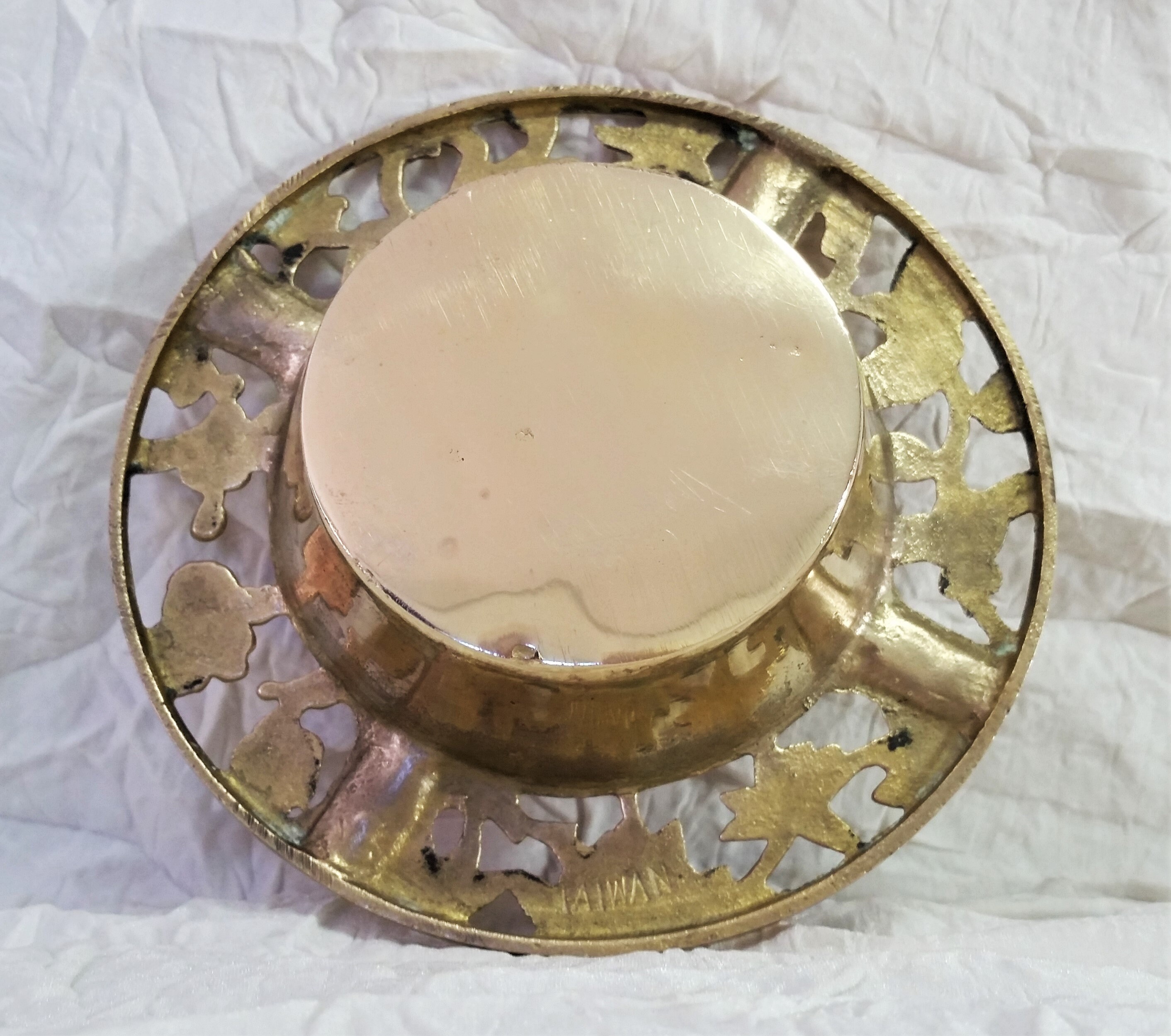 Ancien cendrier en laiton cendrier cigarette 5 baies 11 cm de