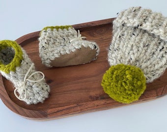 Newborn Baby Hat and Booties Set, Oatmeal and Green Pom Pom Beanie Booties