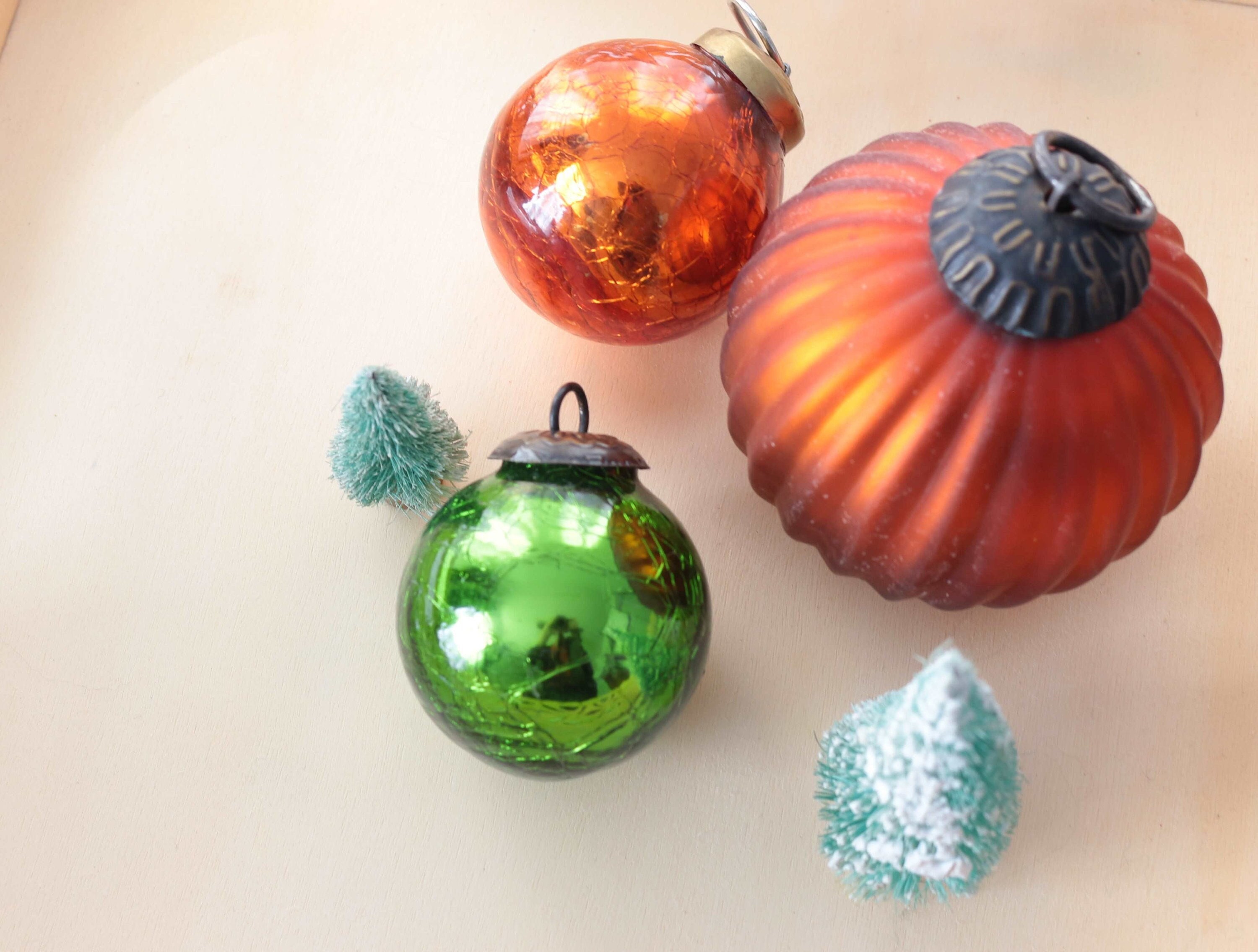 CHRISTMAS ORNAMENTS MIX Moss Green, Brown, Beige 15 Units Set Handmade  Velvet Balls, Home Tree Decoration 