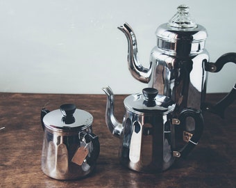 Percolateur à café chrome Français du milieu du siècle, cafetière et sucrier par Menesa