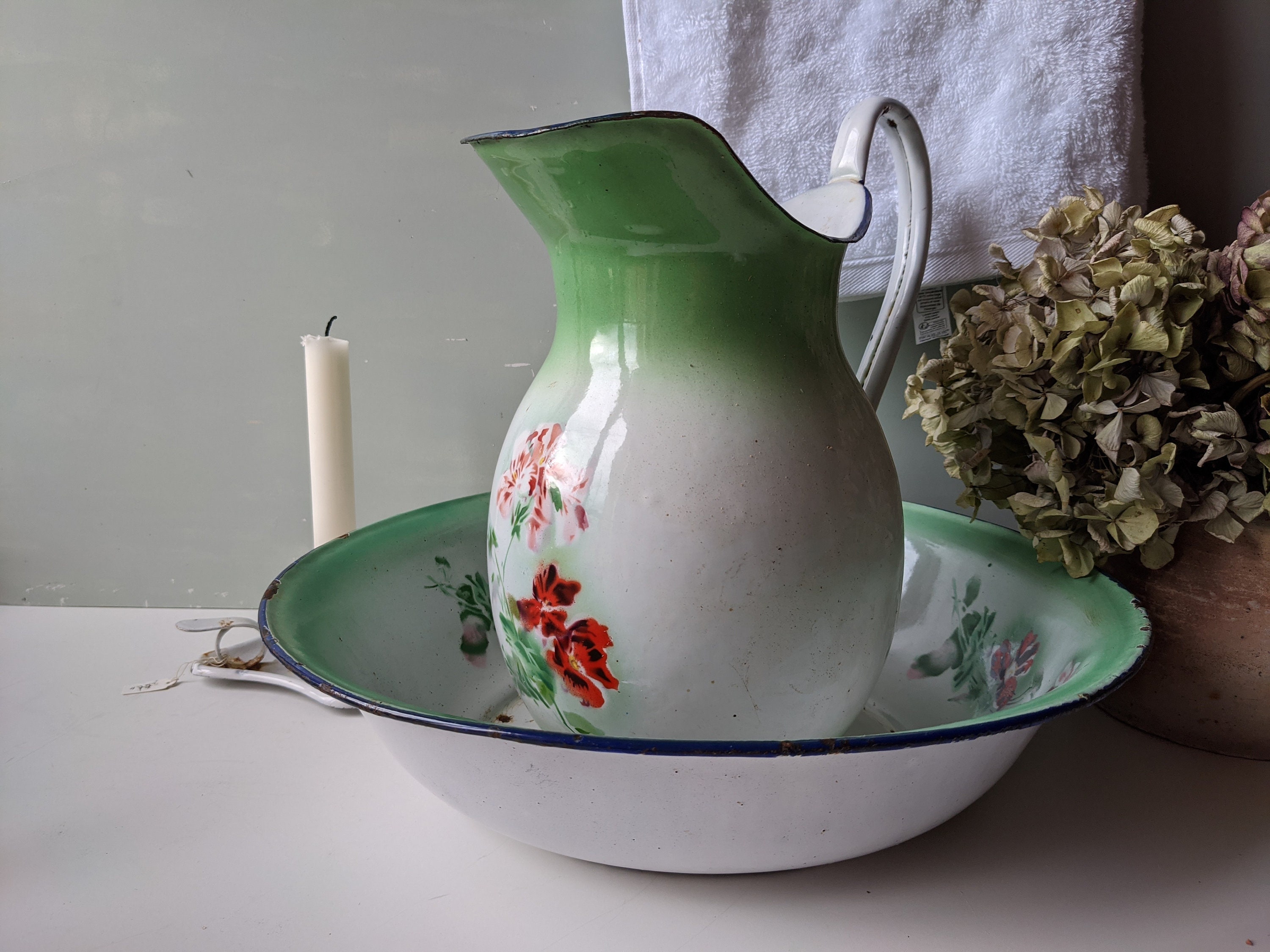 Pichet et Jeu de Bol, Flower Design, Vintage Français Émail, Vert, Rose Rouge, Ferme Salle Bain Boud