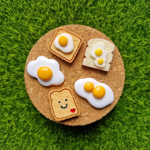 Egg and Toast Push Pins, Novelty Breakfast Thumb Tacks (Set of 5)