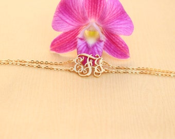 Pulsera con monograma personalizado: plata de ley, oro o oro rosa.