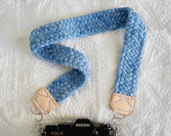 Camera Strap with Braided Fabric Yarn in Blue Watercolour Ombre + Natural Leather Ends, Modern Comfortable Woven Jersey Strap dslr