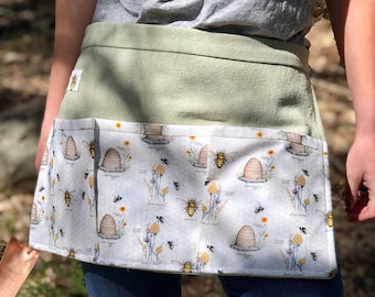 Bee Apron, Garden Apron, Garden Apron with Pockets, Gardening Gift, Gardening Apron for Women, Bee Garden Apron, Farmhouse Apron, French Bee