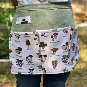 Mushroom Garden Apron, Foraging Apron, Garden Apron With Pockets, Gardening Gift,  Farmhouse Apron, Mushroom Apron, Garden Apron for Women