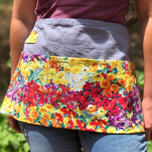 Floral Gardening Apron with Pockets: French Farmhouse Style