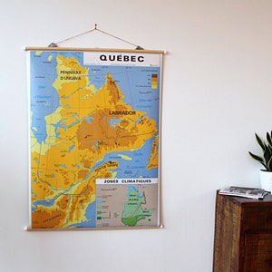 1985 MDI Original Pull Down School Map of QUEBEC 2 sides (in French!) / 1985 Original Wall School Map of QUEBEC 2 faces