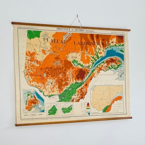 1952 Original Pull Down School Map of QUEBEC, physical (french) / 1952 Carte Géographique Scolaire Murale PROVINCE de QUÉBEC, physique