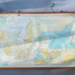 1971 Original Pull Down School Map of the Province of QUEBEC (french) / 1971 Carte Géographique Scolaire Murale PROVINCE de QUÉBEC