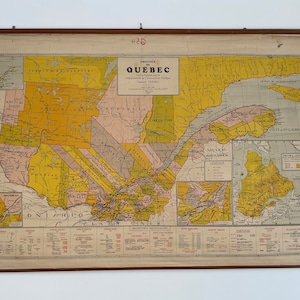1953 Original Pull Down School Map of the Province of QUEBEC (French) / 1953 Carte Géographique Scolaire Murale PROVINCE de QUEBEC