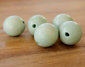 W21G, Dyed green wood balls, wood balls, wood beads, fashion jewelry, dyed balls, jewelry supplier, jewelry making, findings