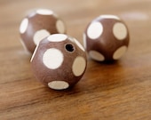 Dyed brown 25mm wood balls, wood balls, wood beads, fashion jewelry, dyed balls, jewelry supplier, jewelry making, findings, W19BW