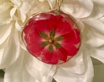 Real red/magenta rose flower and mustard seed pendant on 20in, gold tone satellite chain