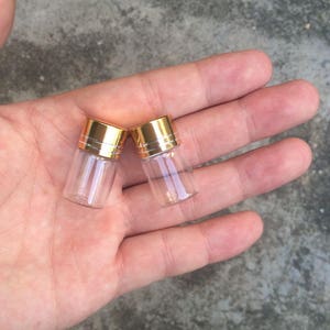 100 pz 2 ml 16x26x8mm Mini Bottiglie di vetro Artigianato Bottiglie carine Vite in oro Coperchio in alluminio Bottiglie vuote che desiderano regalo Vasetti