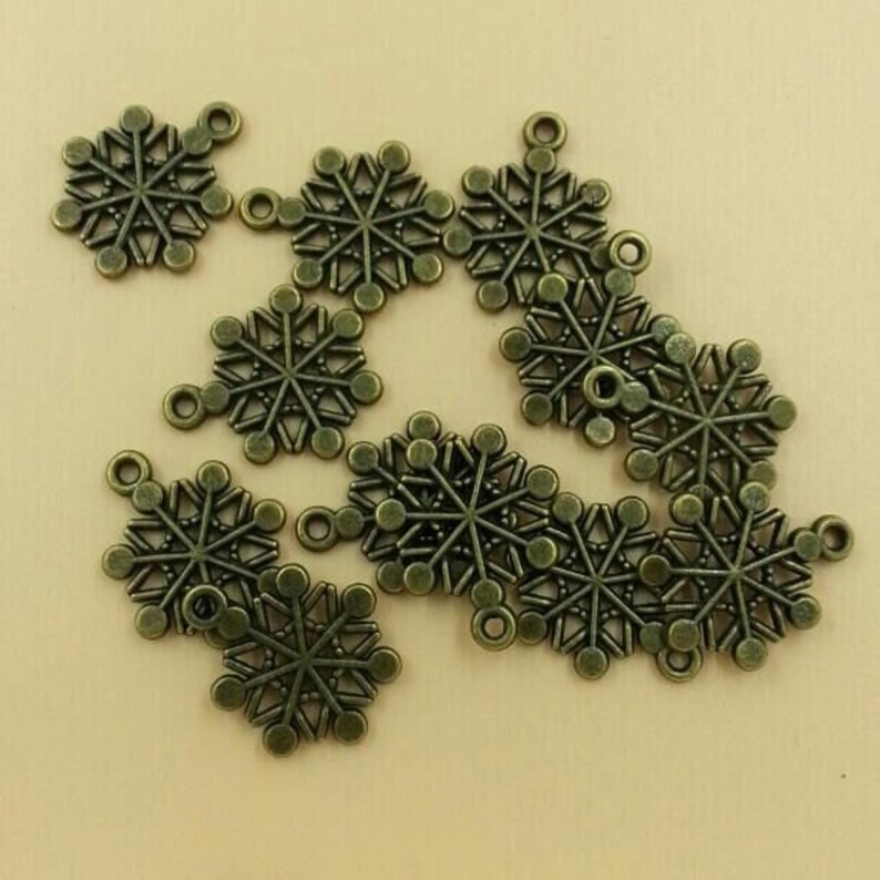 Christmas snowflake Vintage Snow Hand Made Charms Pendants For Necklace Wedding Gift 20x16mm 30pcs T219