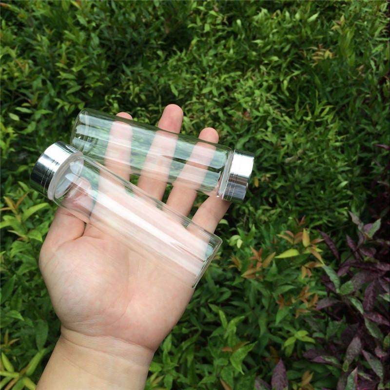 24 unidades de 0.3 fl oz Mini botellas de vidrio con tapa de metal Botella  de deseos pequeños vacíos frascos de vidrio (24, 0.3 fl oz) : Industrial y  Científico 