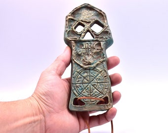 La réplique de la clé squelette des Goonies. classique, plaqué or ou cuivre. accessoire de cinéma