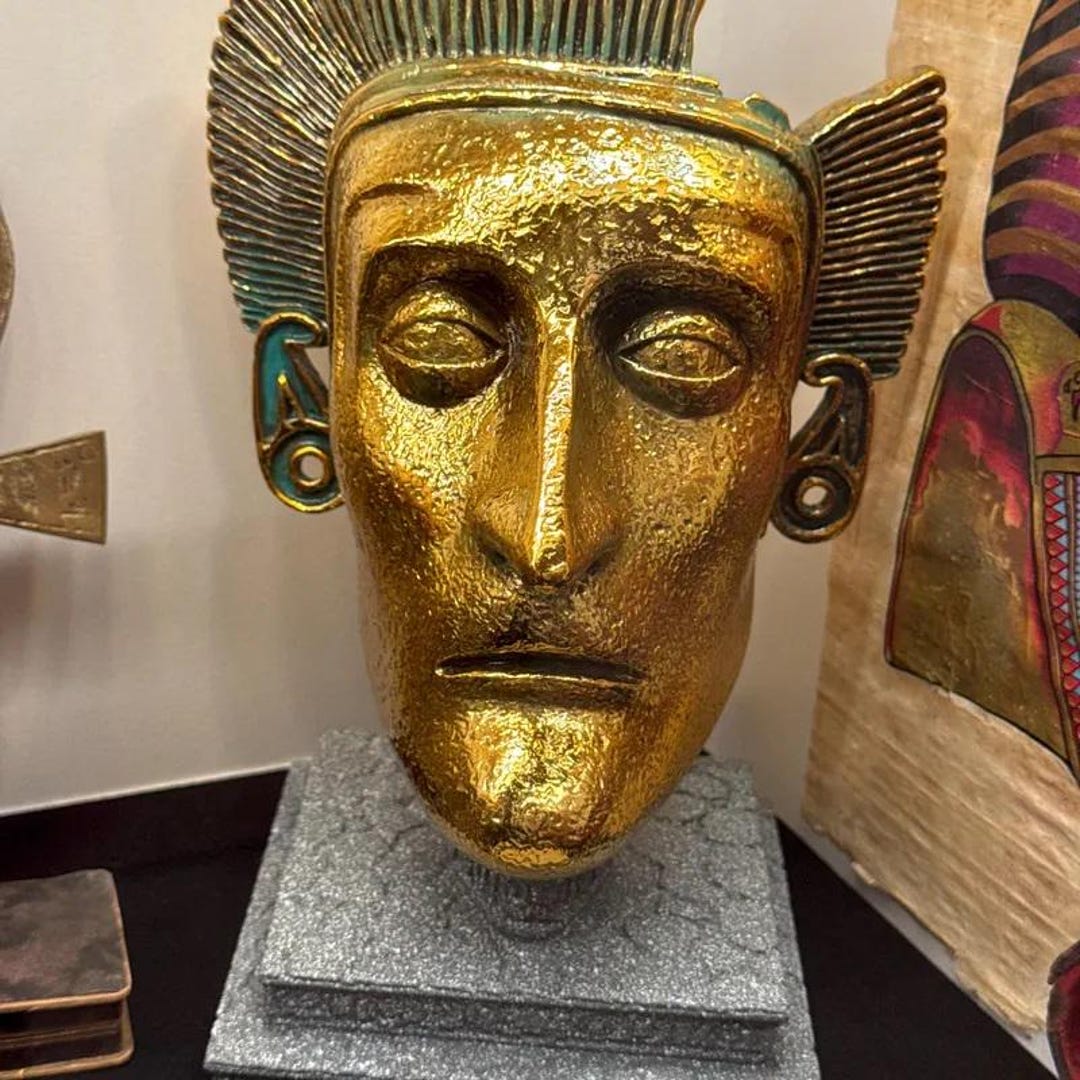 Francisco De Orellana Golden Death Mask, Idol Indiana Jones and