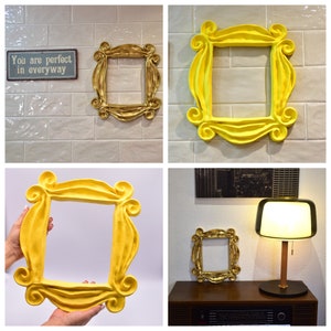 El marco de FRIENDS mas GRANDE 34 cm, amarillo, vintage, oro. friends peephole frame imagen 9